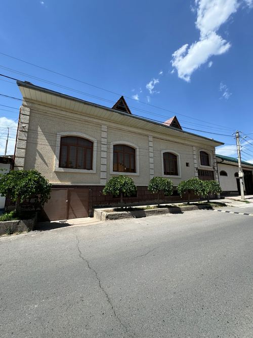 Uchtepa Katta qanidan 4.97sotix 9ta xona 2qavat