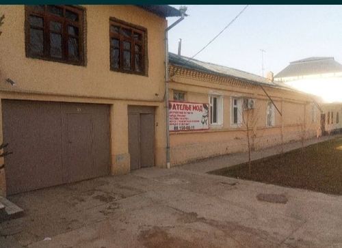Cchilonzor rayon 2 charh komolon mahallada hovli sotiladi 6.83 sotik