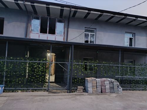 Продается дом за Азербайджанским центром.