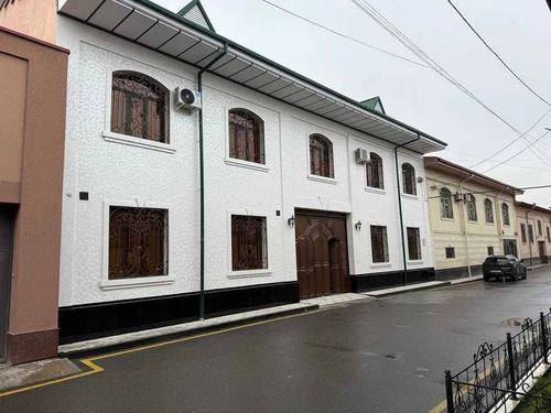 Ҳовли сотилади. Продается дом.
