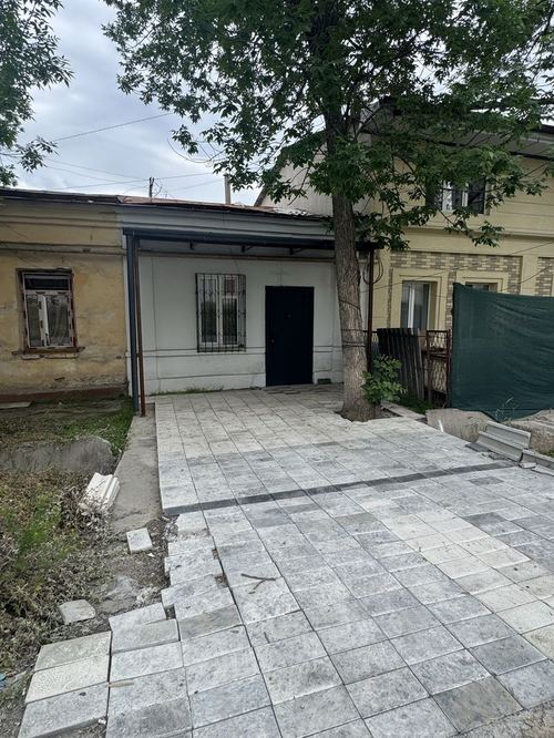 Азербайджанский центр Сдам под офис или под жилье