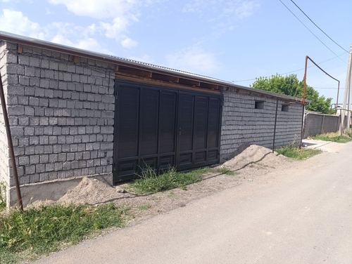 Срочно.Продам дом 2 ком 20500долларов . Уртачирчикский р-он махаля Бо