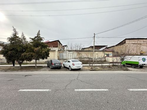 Yoʻl yuzida 2,2 sotix hovli sotiladi