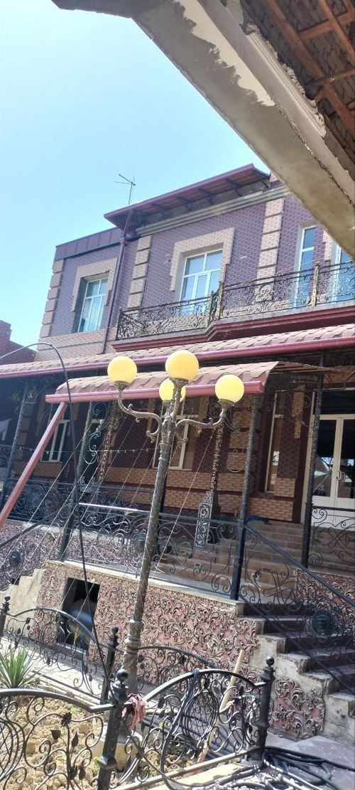 Продается дом в Шайхантохурском районе Джар Арык вдоль дороги.